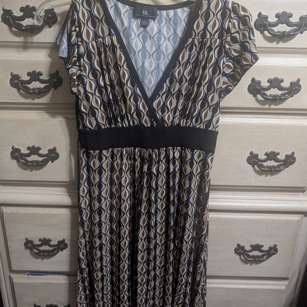 Byer California Black and Tan Geometric V-Neck Maxi Dress